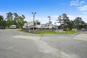 Lochness Marina & RV Park RV park in Willis, TX (photo 4)